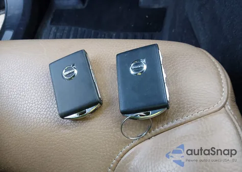 2018 Volvo Xc90 T6 Momentum z USA, uszkodzony, nr VIN YV4A22PKXJ1202015